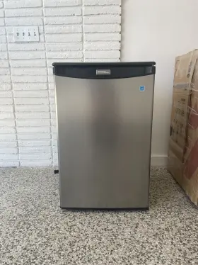 DAR044A4BSLDD-6 DANBY Designer Mini Refrigerator Tall DAR044A4BSLDD-6 DANBY Designer Mini Refrigerator Tall