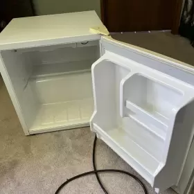 DCR055W DIPLOMAT Mini Fridge #2 DCR055W DIPLOMAT Mini Fridge #2